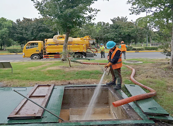 龙湖镇化油池清理